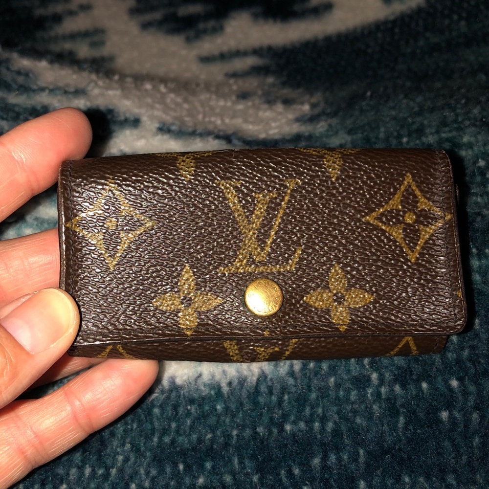 Pre-Owned Authentic Louis Vuitton 4 Key Holder